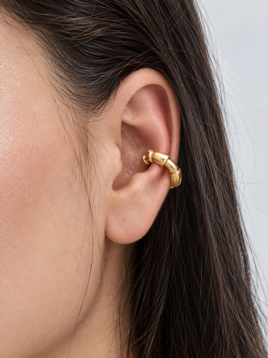 Segment Hoops in 18K gold vermeil worn on the ear, a close-up of the armour-like segments