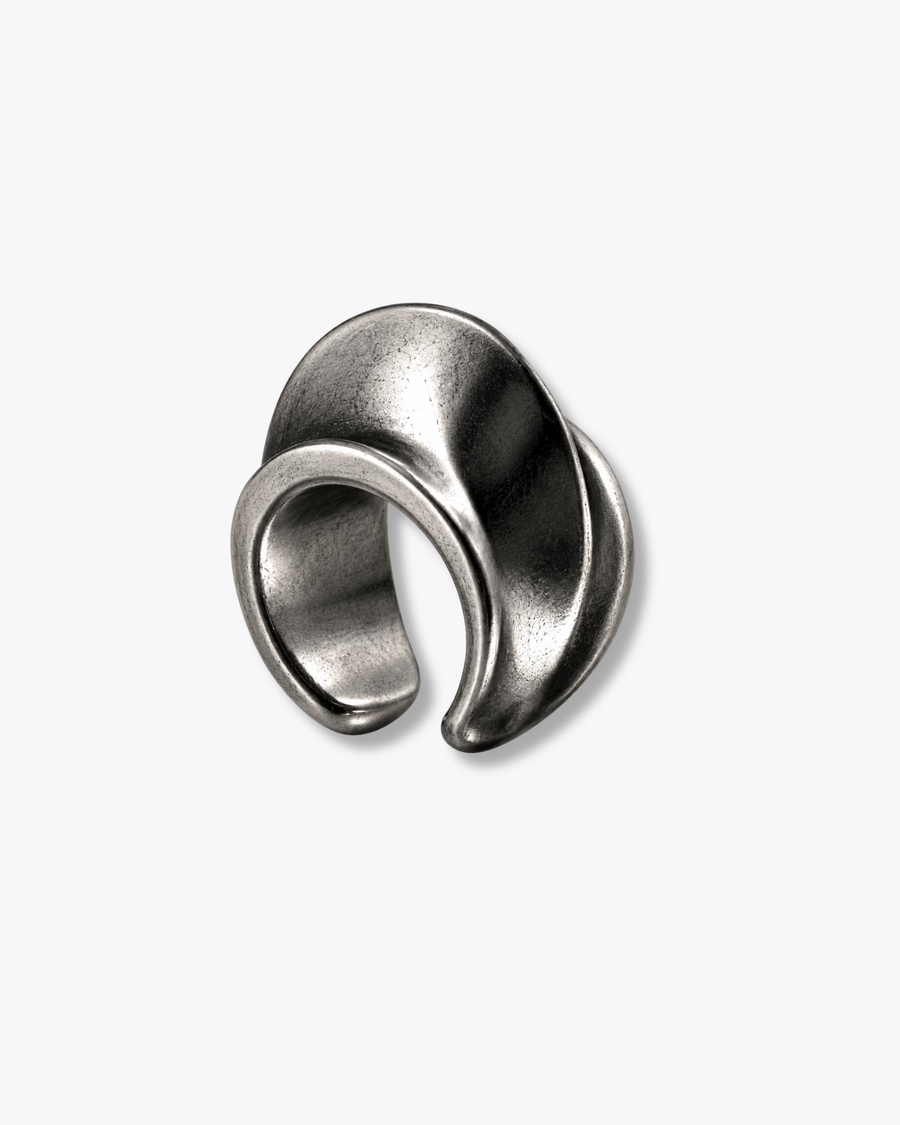 Crest Ear Cuff in oxidised silver, side view of the open curve that sits along the ear
