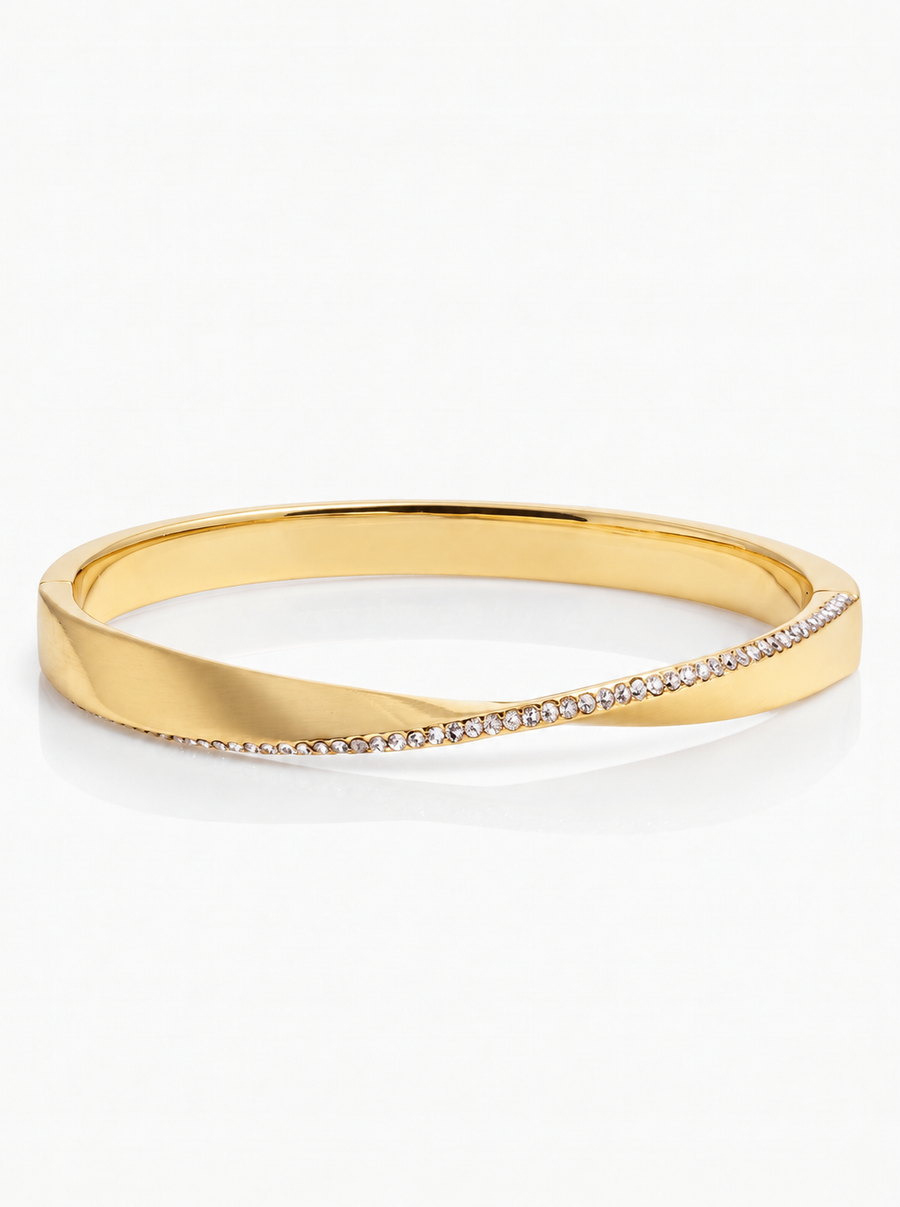 Twisted Band Ring in 18K gold vermeil: a slim band with one pavé-set twist