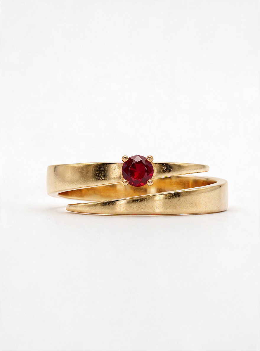 Tier Ring in 18K gold vermeil with a red stone on two fine bands stacked as one