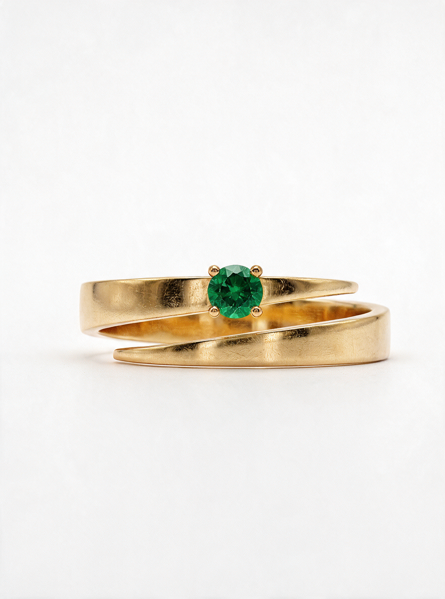 Tier Ring in 18K gold vermeil with a green stone on two fine bands stacked as one