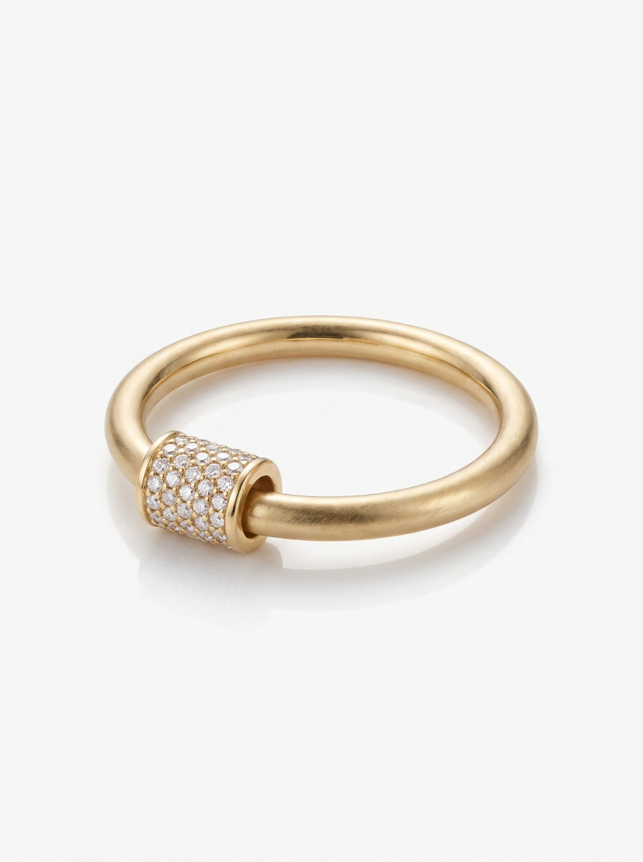 Lock Ring in 18K gold vermeil: a round band closed by a pavé-set lock of white stones