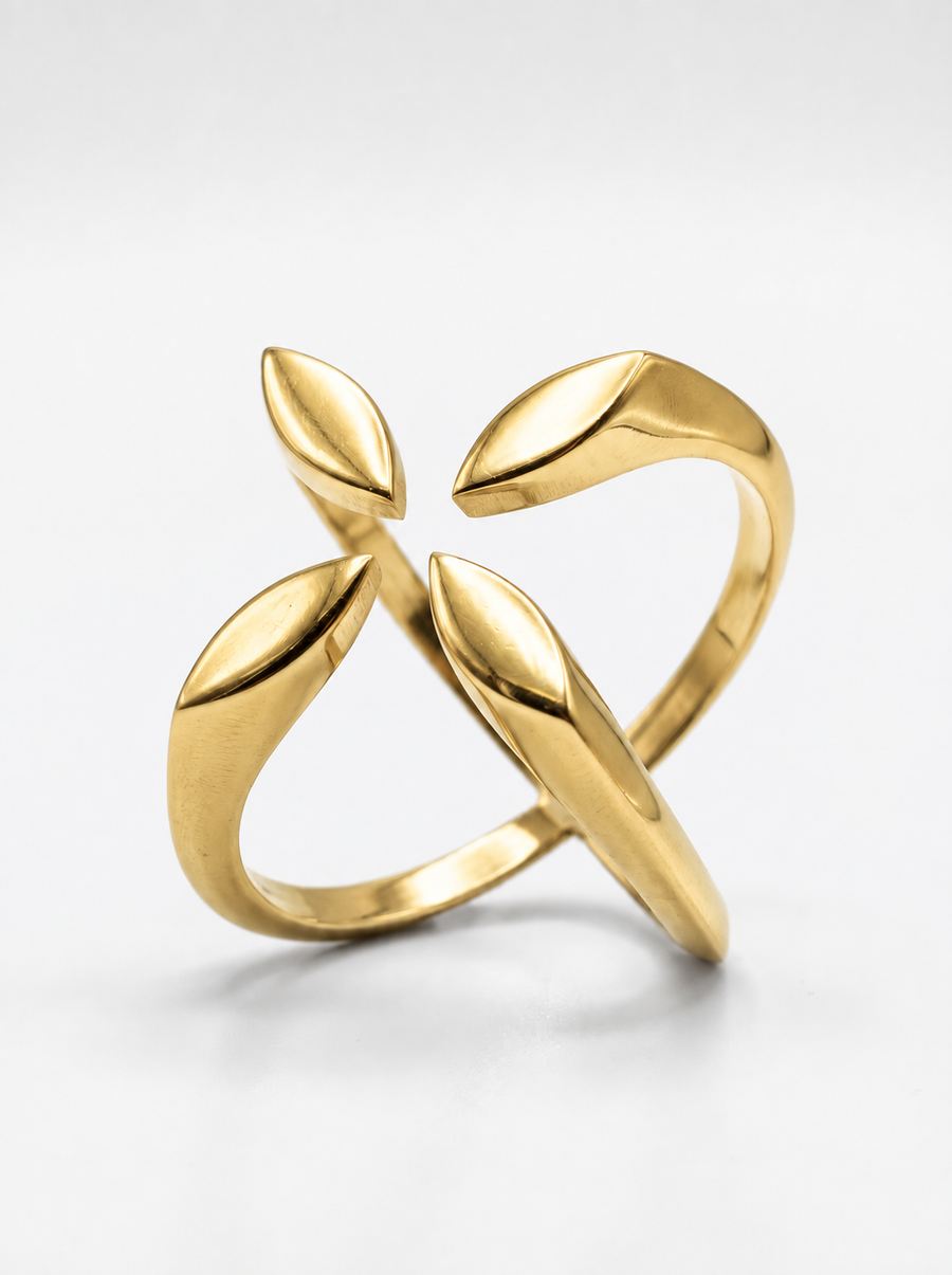 The Amaris Ring in 18K gold vermeil: an open, sculptural curve with leaf-like tips