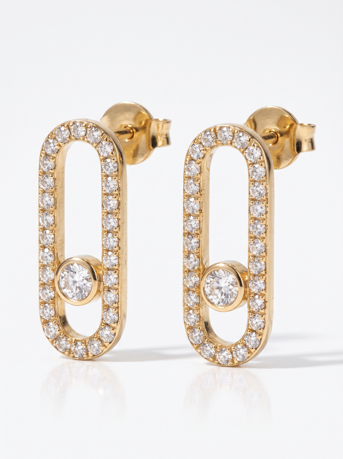 Pavé Link Earrings in 18K gold vermeil: stone-lined oval links with a bezel-set centre stone