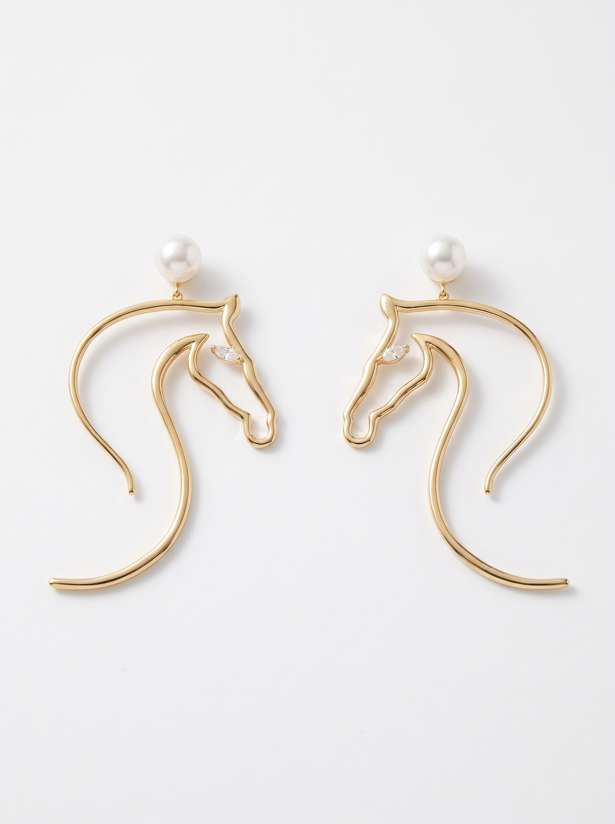 Horse Earrings in 18K gold vermeil: a horse head drawn in one unbroken line of metal