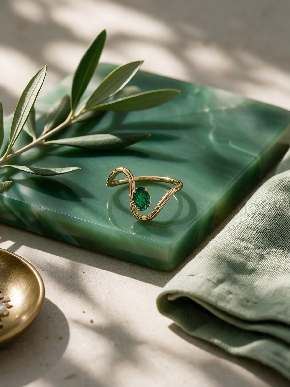 Wave Ring in 18K Gold Vermeil with a green stone